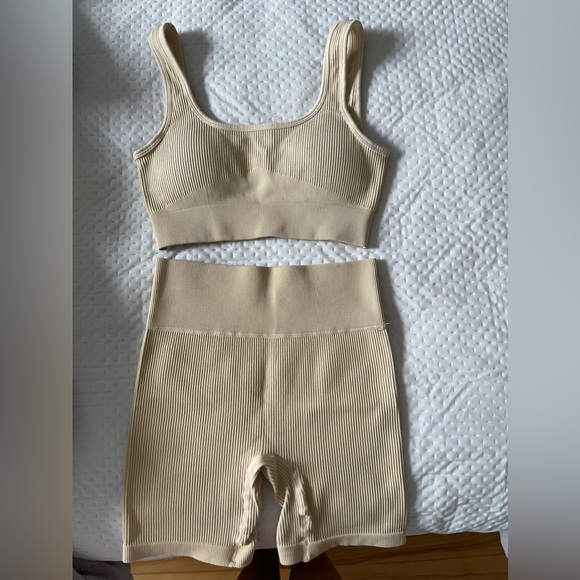 Cream workout set from Amazon - Picture 3 of 6